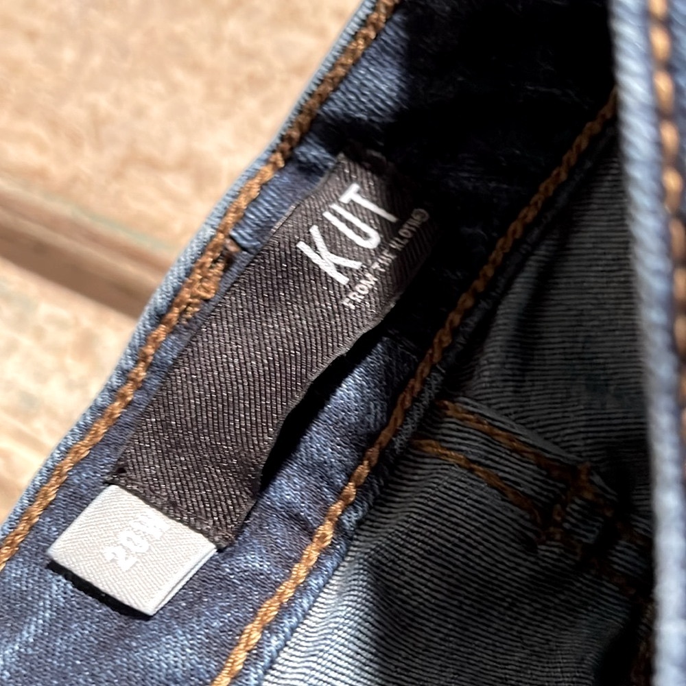 EUC Kut from Kloth Catherine Boyfriend Jeans, Abelia Wash /20W/ - Picture 4 of 7